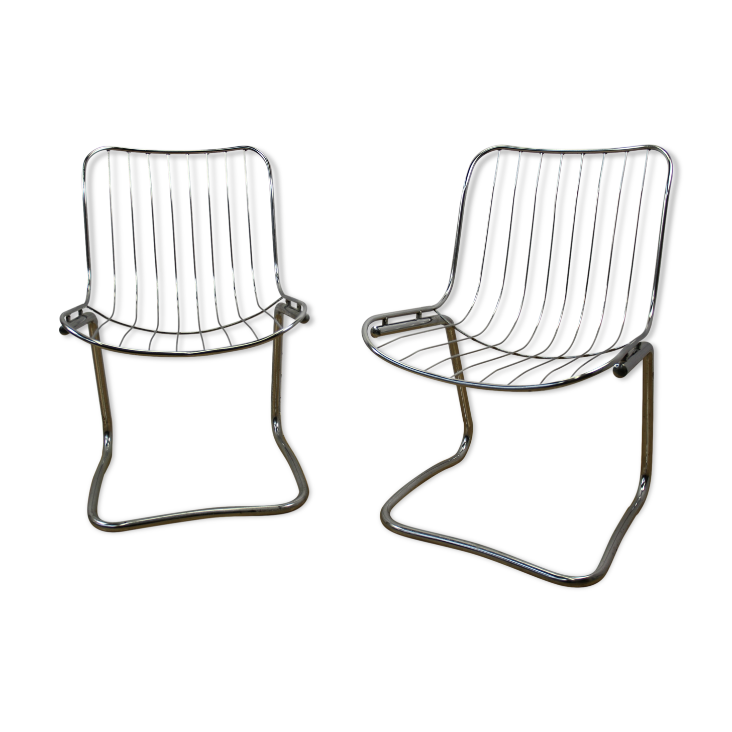 Lot of 2 vintage year 70, chromed metal wire chairs