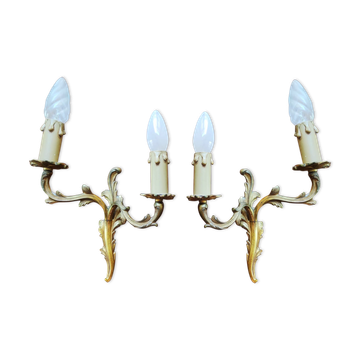 Pair of appliques with two arms of light with a leafy decoration
