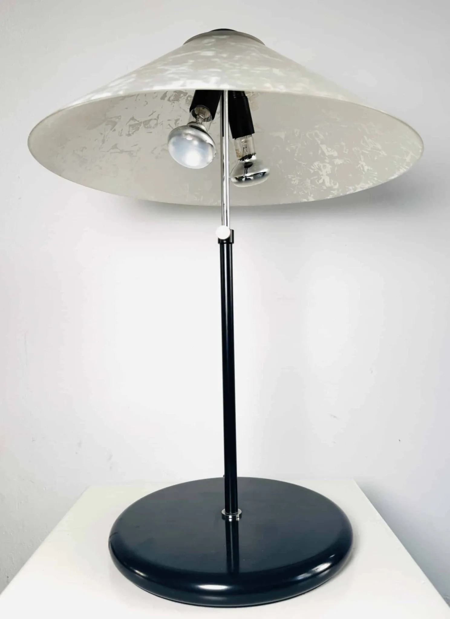 Lampe de table en verre dépoli par Af Cinquanta, Italie, années 1980.