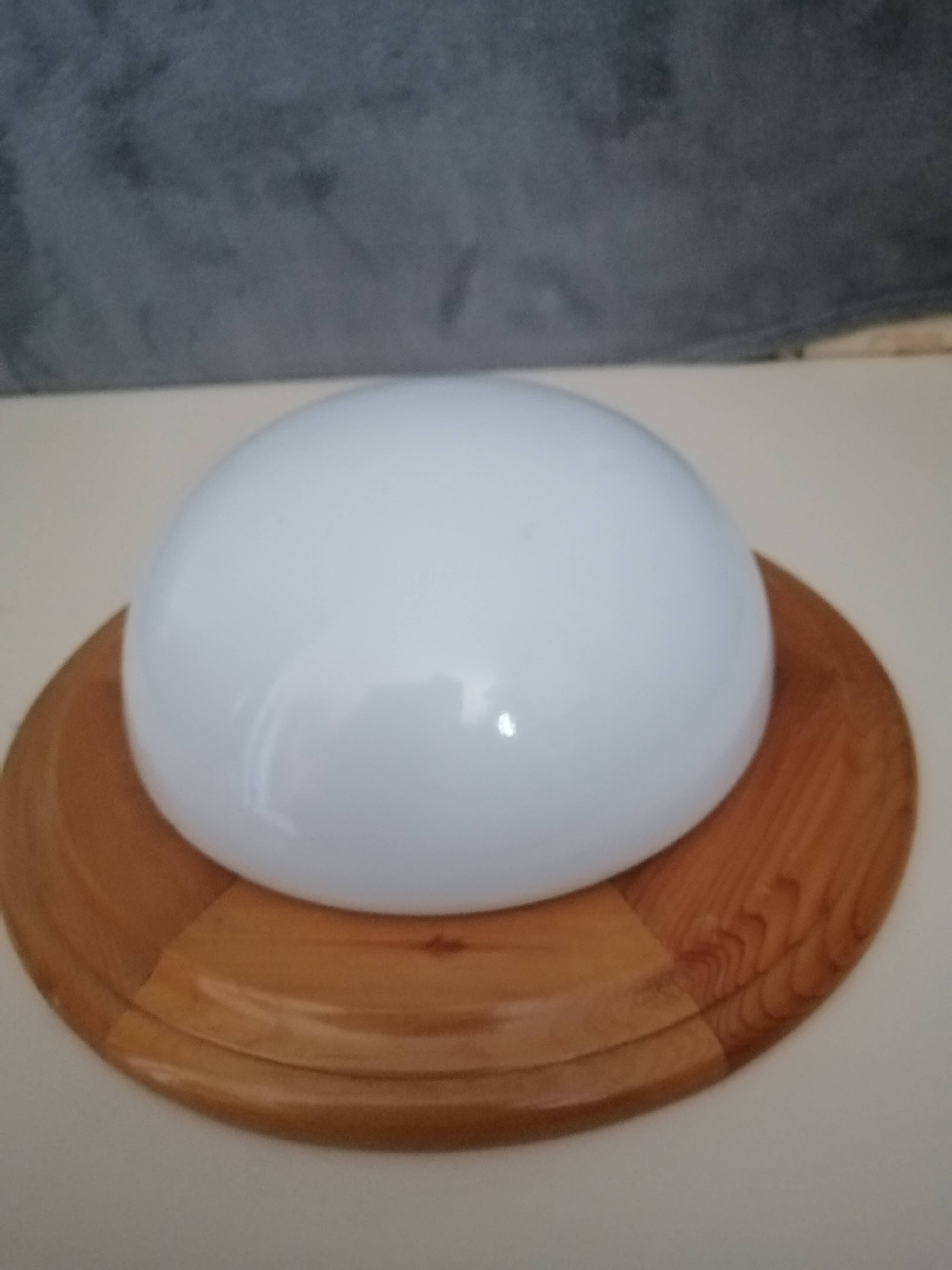 Plafonnier applique en bois et opaline