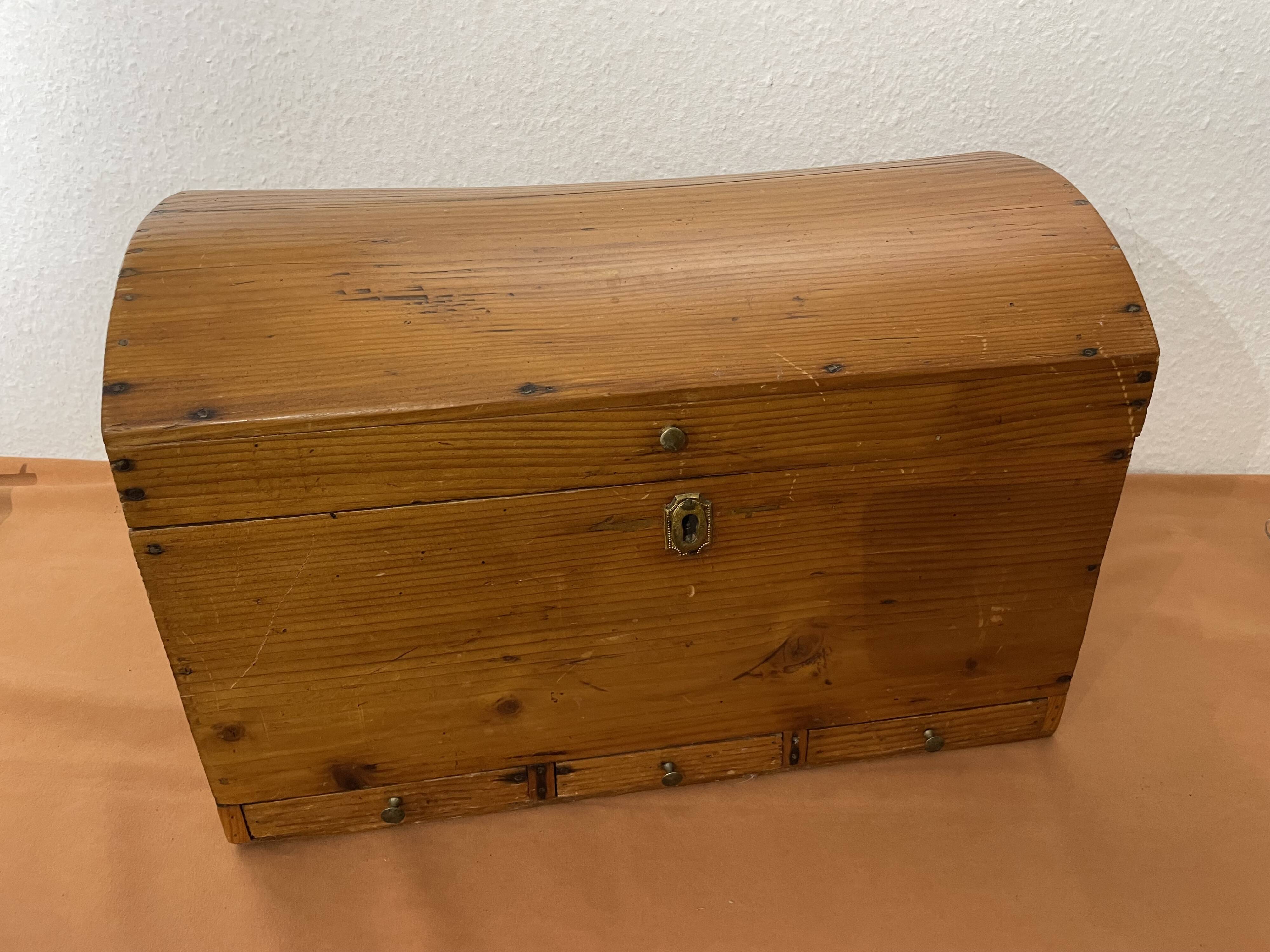 Old travel trunk, with 3 small drawers