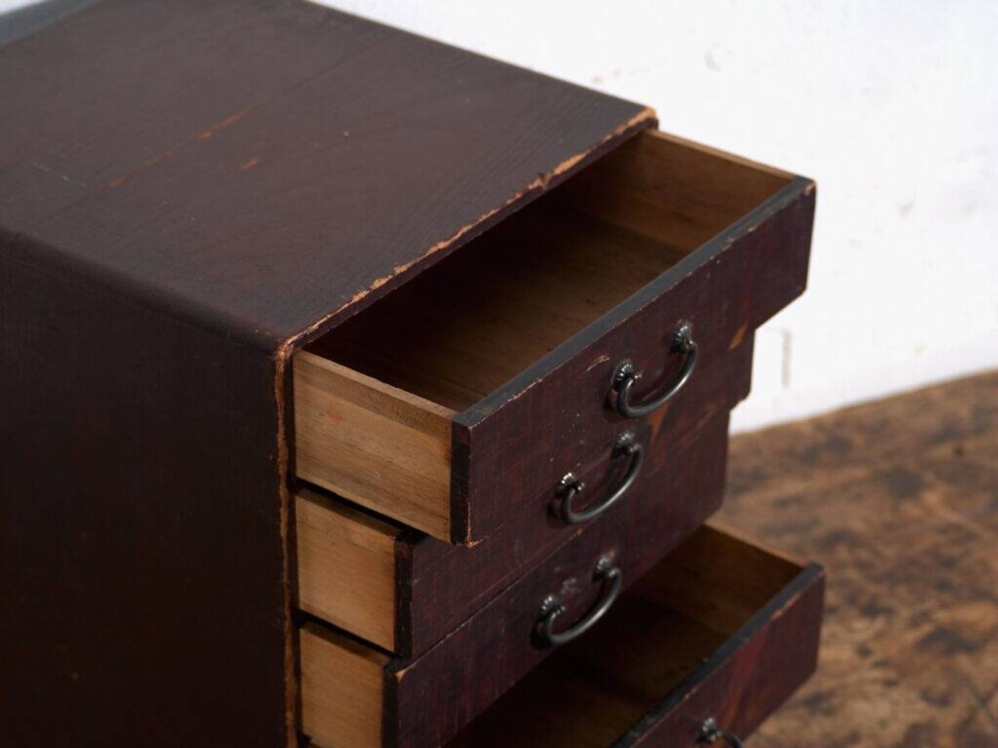 Antique Japanese lacquered kodansu with five drawers – Japan, circa 1900