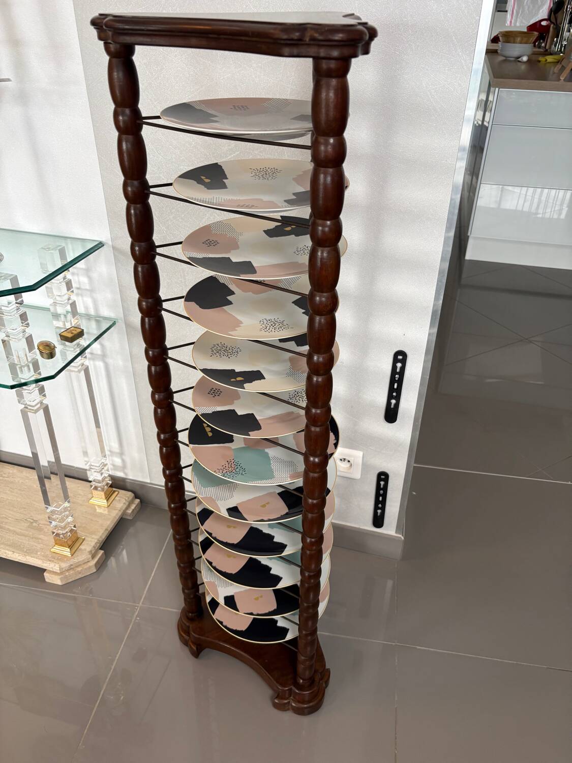 Turned wooden display stand, late 19th - early 20th century.