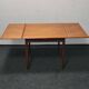 Petite table de salle à manger extensible en teck d'époque