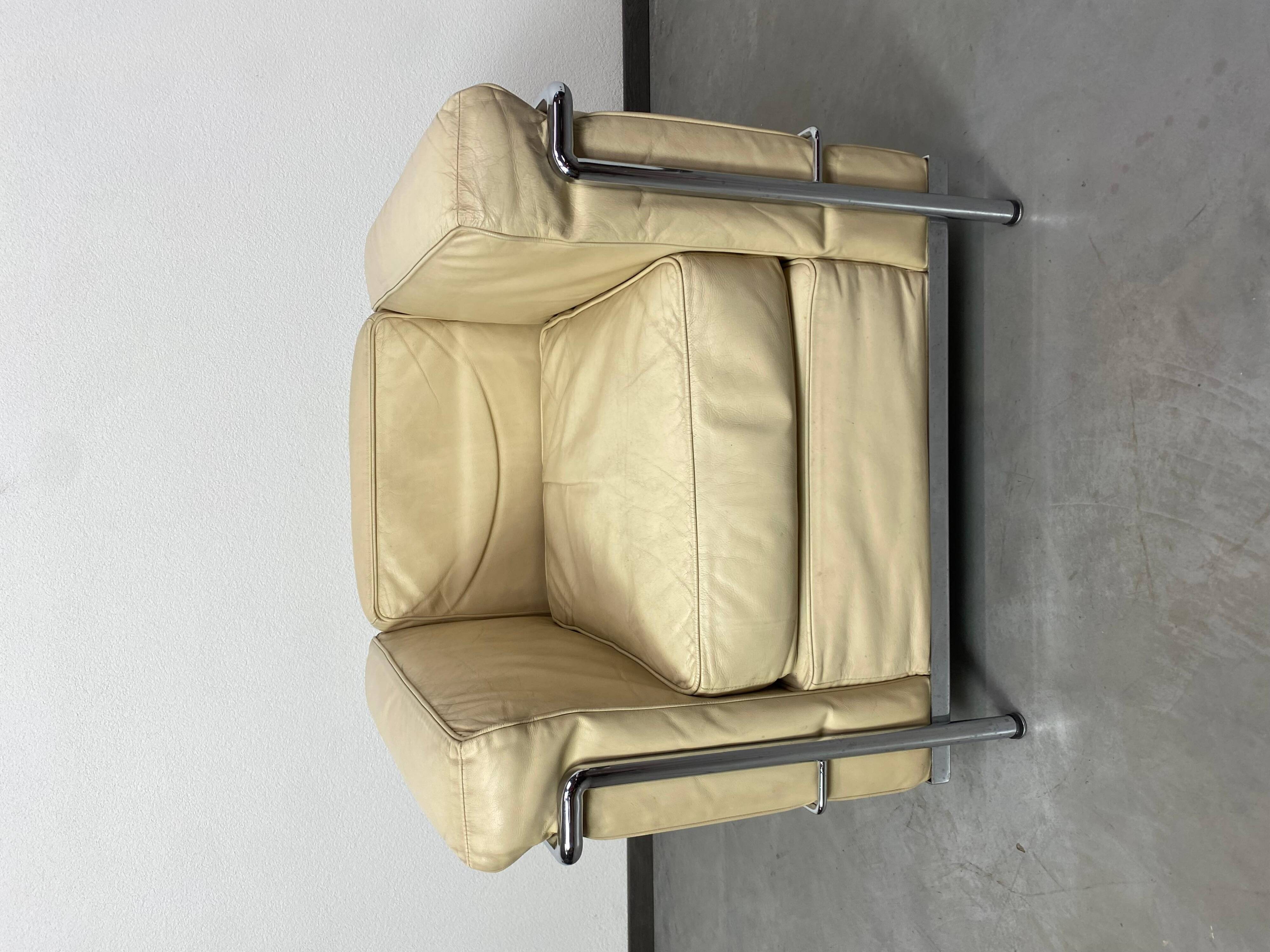 Fauteuils clubs en cuir blanc LC2 par Le Corbusier pour Cassina