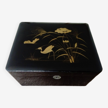 Black lacquered wooden jewelry box/box with gold decoration.