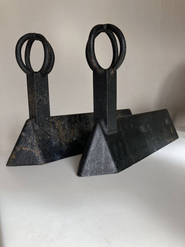 Paire de chenets modernistes mid century en fonte