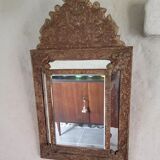Mirror with parecloses
