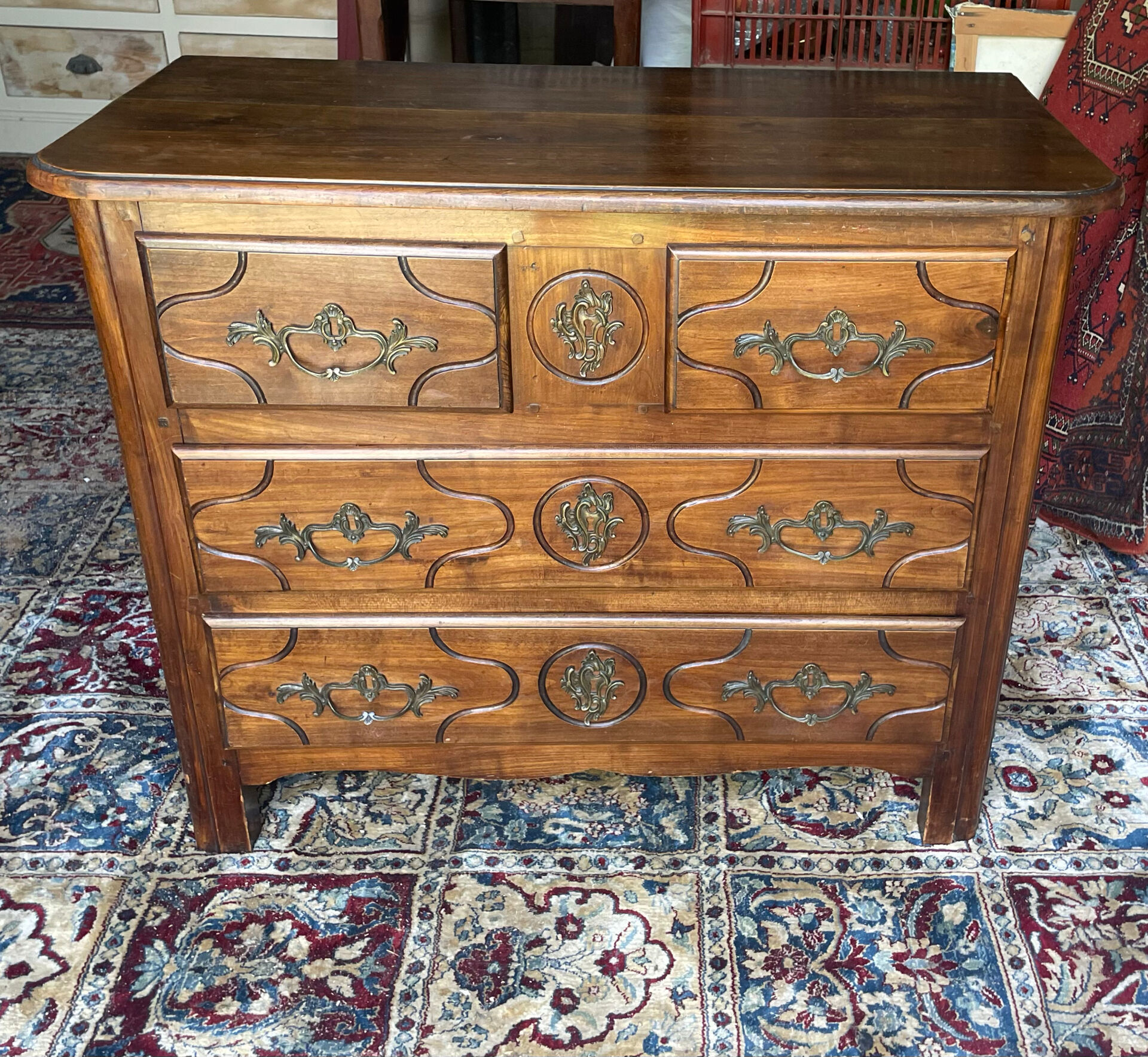 Neoclassical chest of drawers