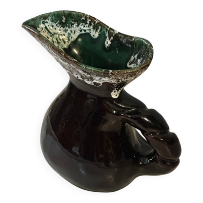 Pichet sculptural Vallauris en céramique émaillée vert et brun, France