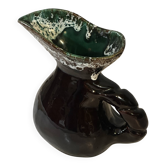 Pichet sculptural Vallauris en céramique émaillée vert et brun, France