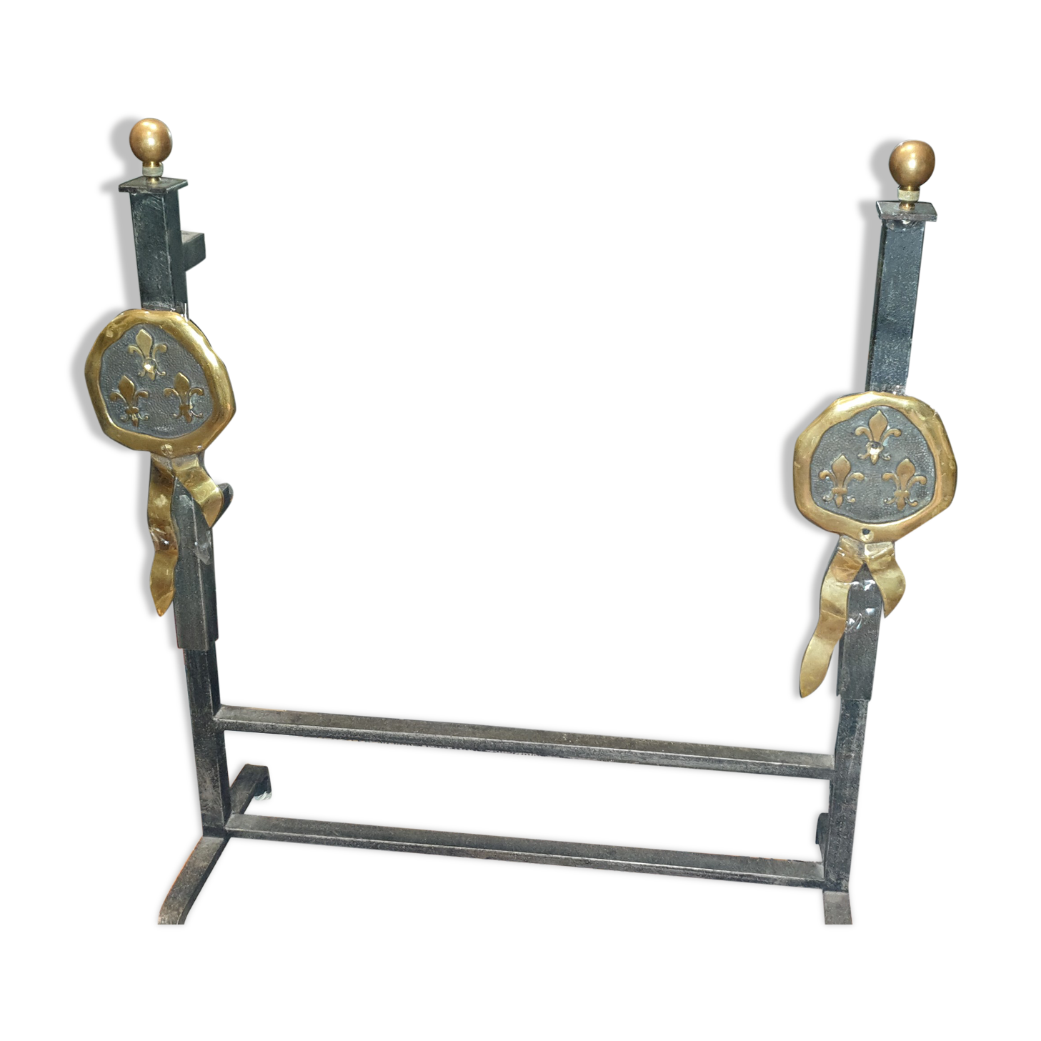 Fire shield bronze fleurs-de-lis