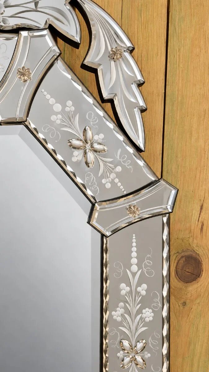 Venetian-style mirror with engraved floral decoration, mid-20th century.