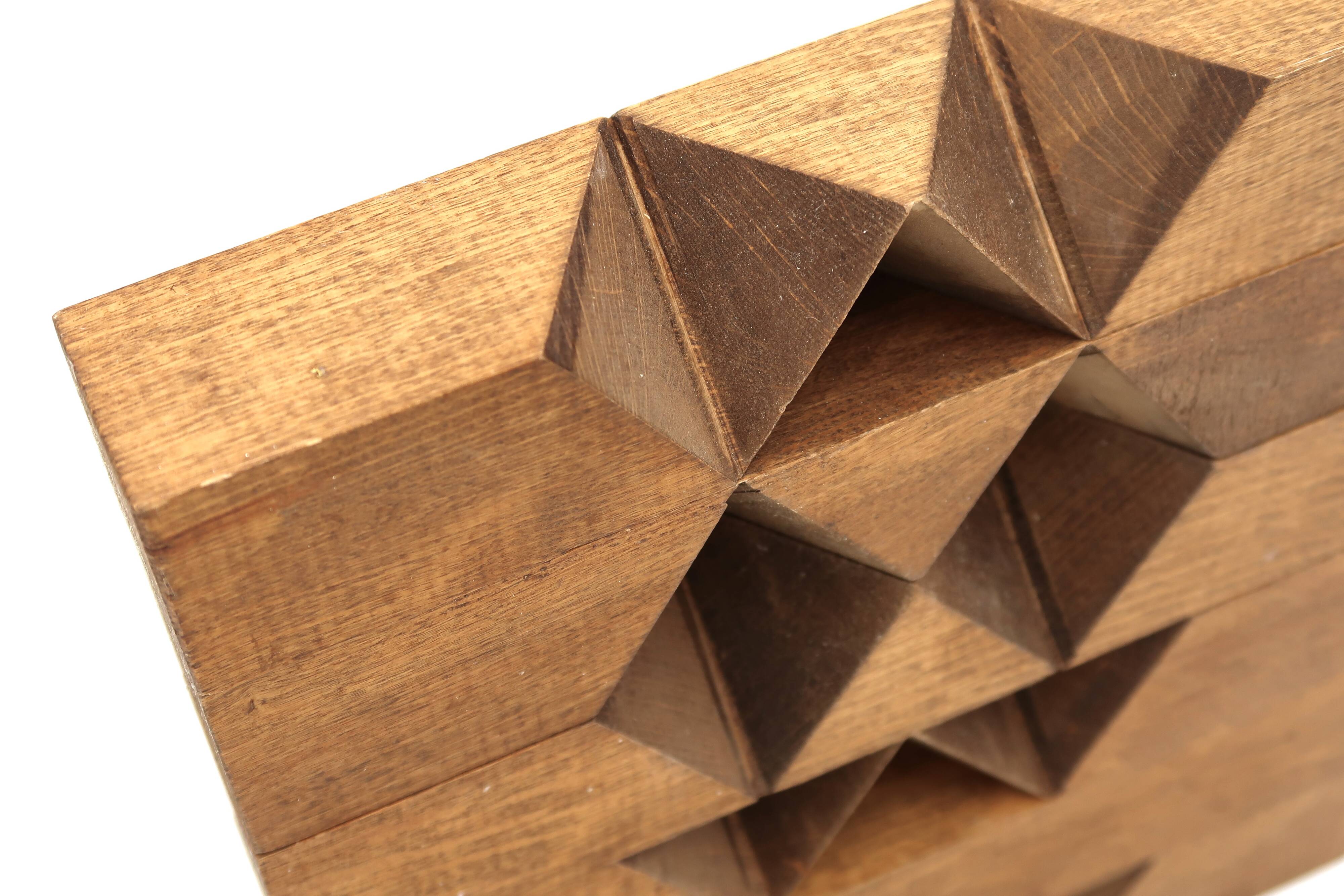 Minimalist and geometric wooden sculpture, 1970s.