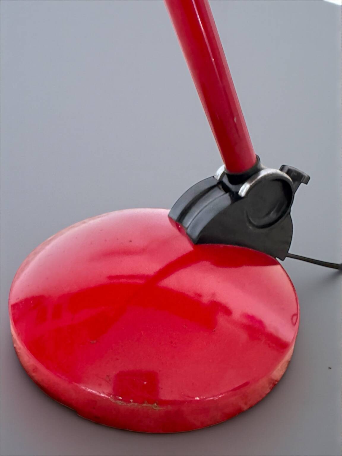Vintage articulated lamp – Red metal – France 1970/80
