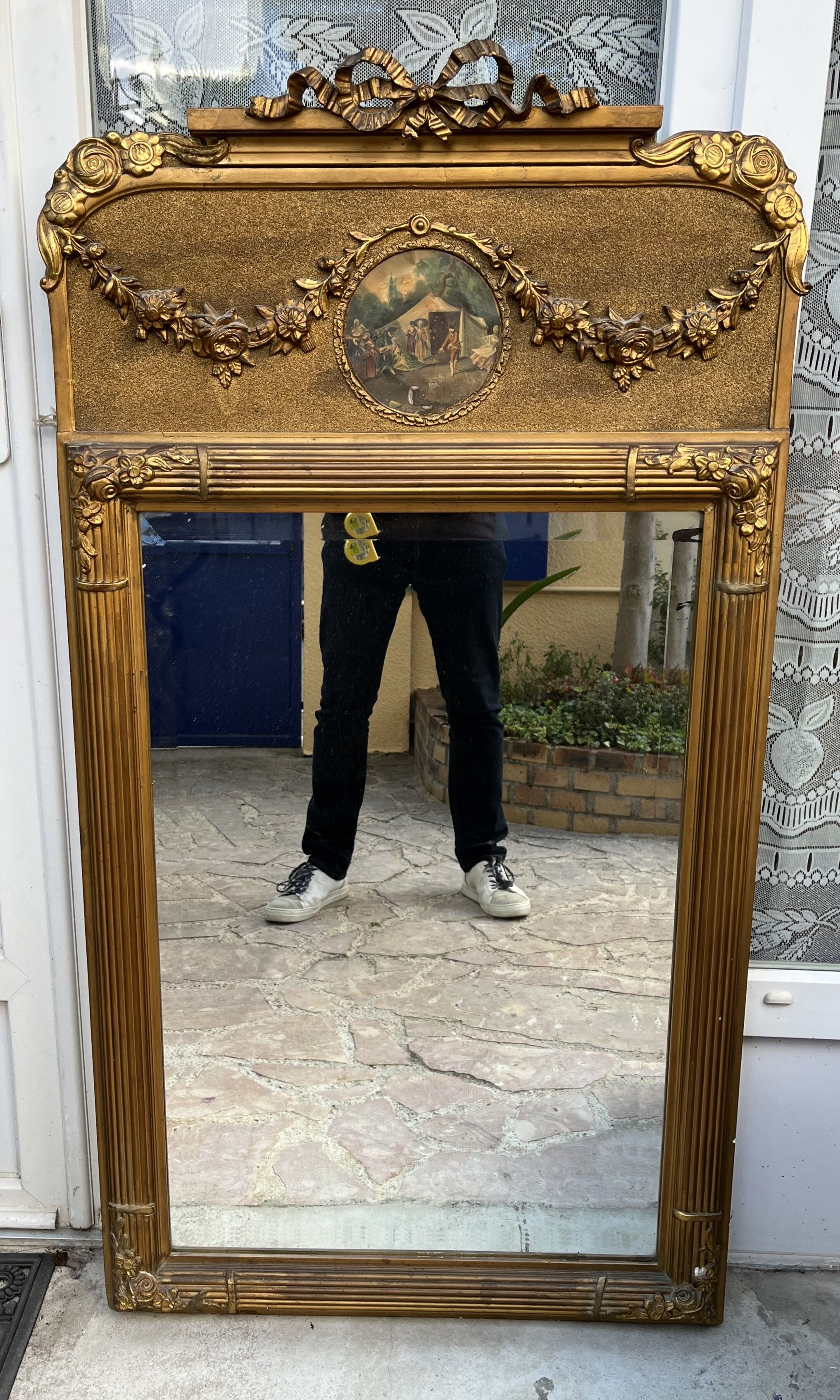 Miroir ancien en bois doré 128 x 68 cm