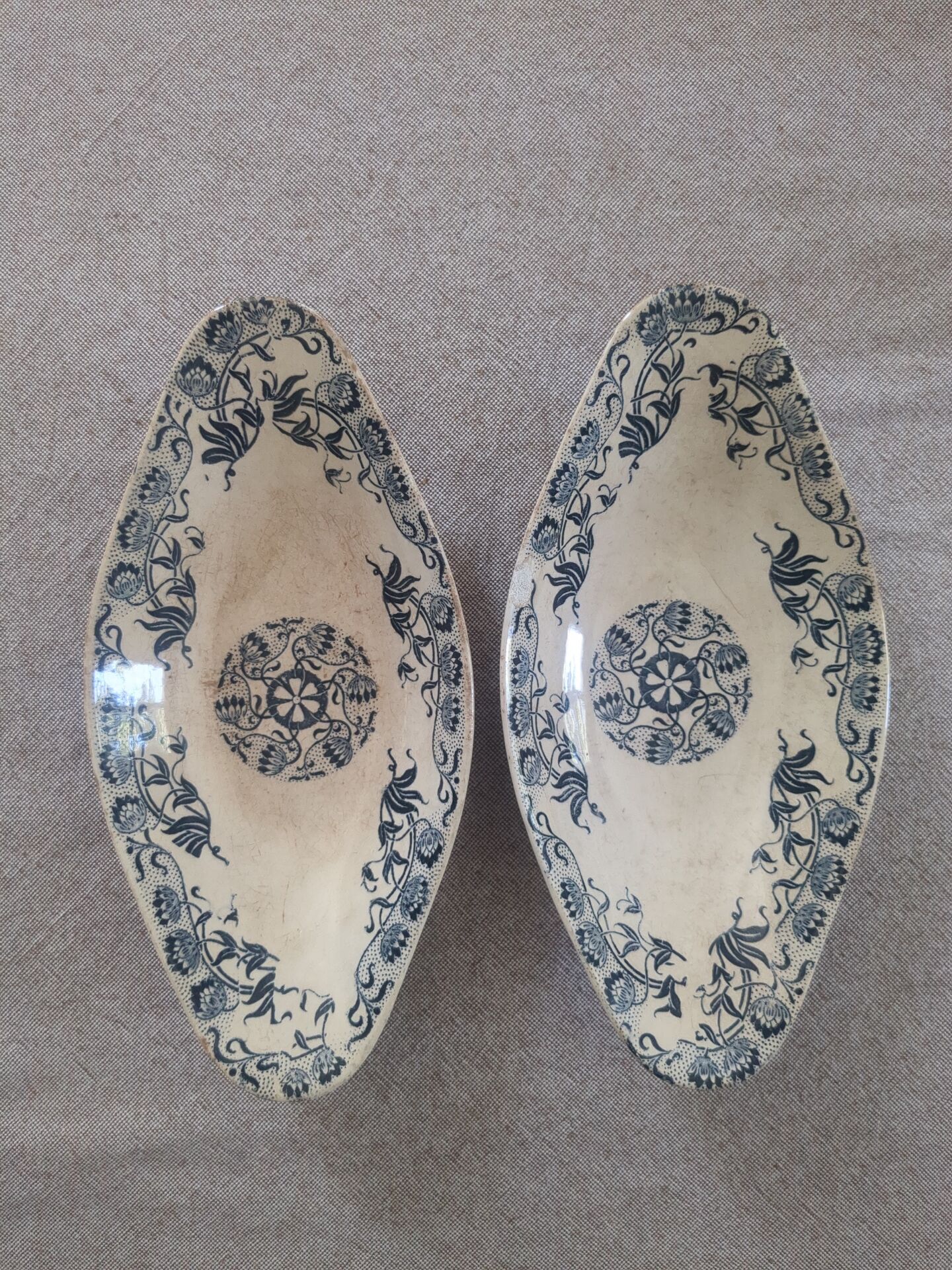 Two Sarreguemines Roxane dishes.