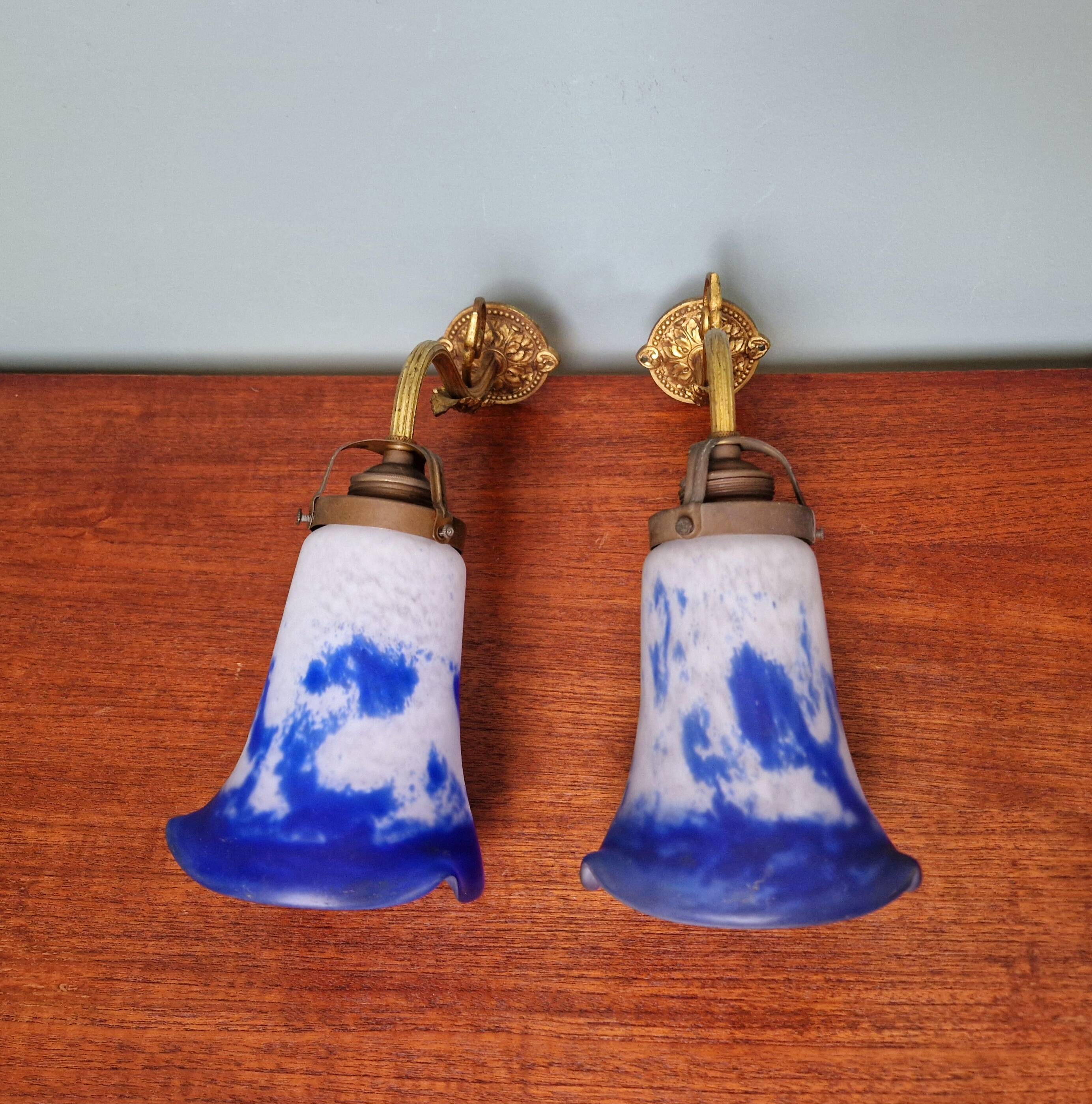 Pair of wall lights in bronze and marmoreal glass