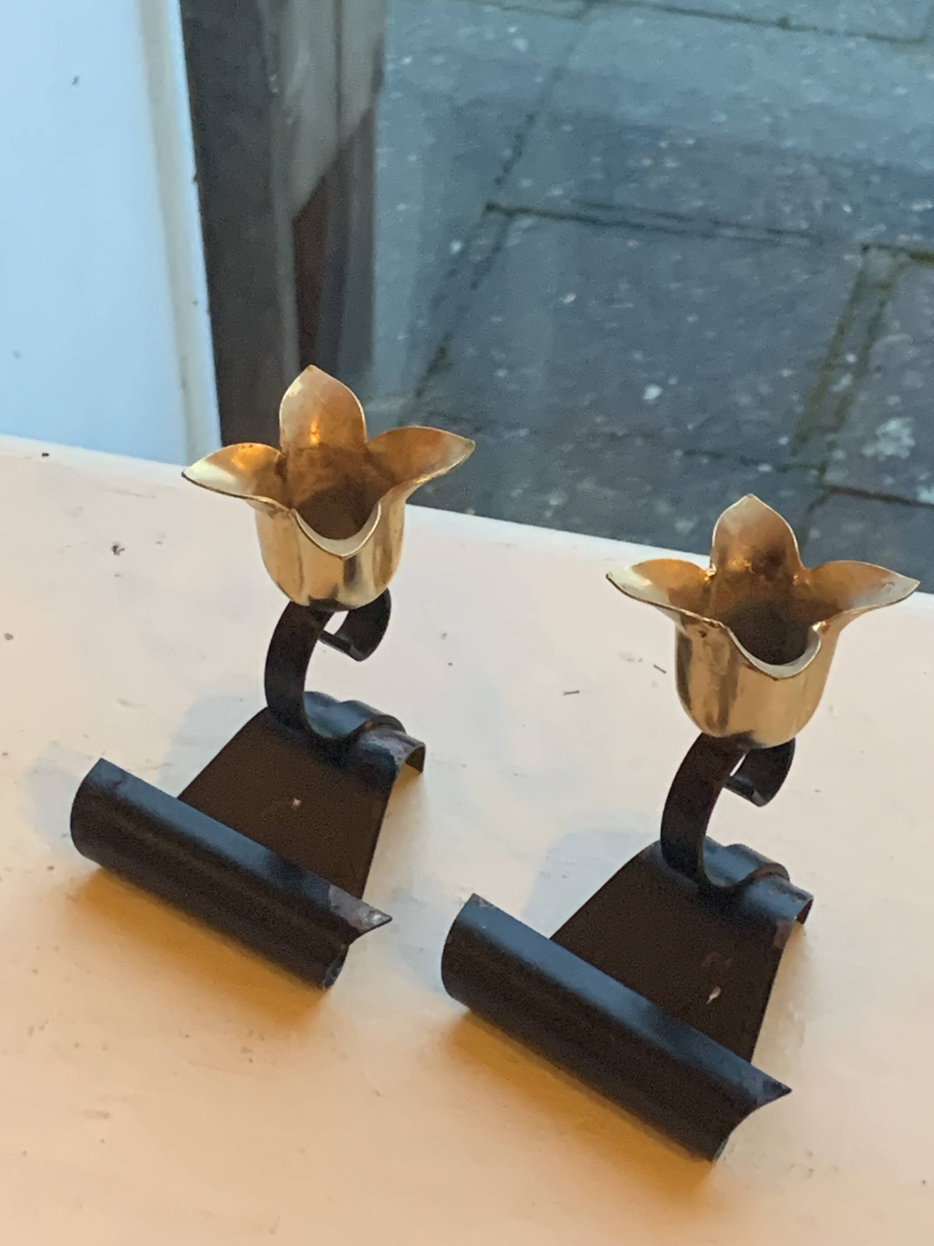Set of two candlesticks, in the shape of flowers, tulips in black and gold metal, vintage