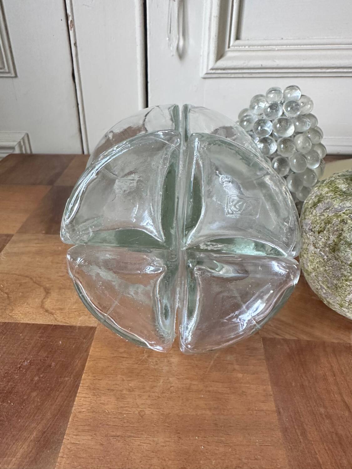 Compartmented liqueur decanter