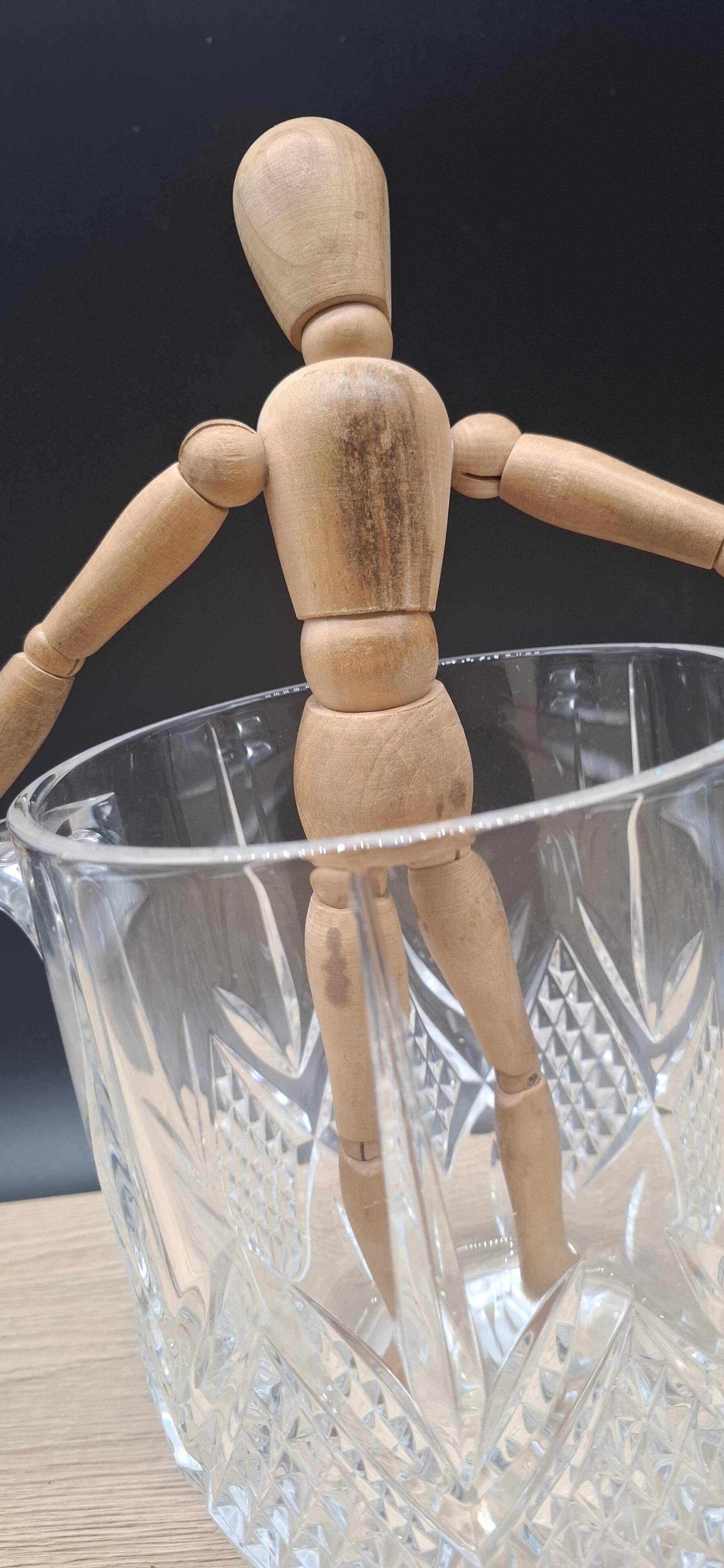 Chiseled crystal champagne bucket