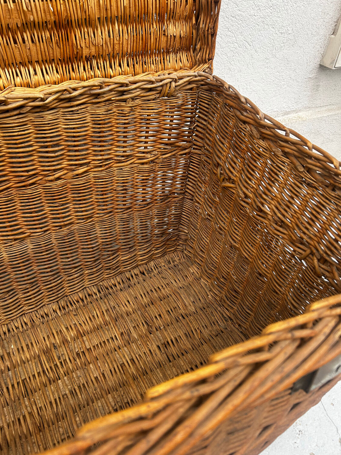 Woven wicker basket