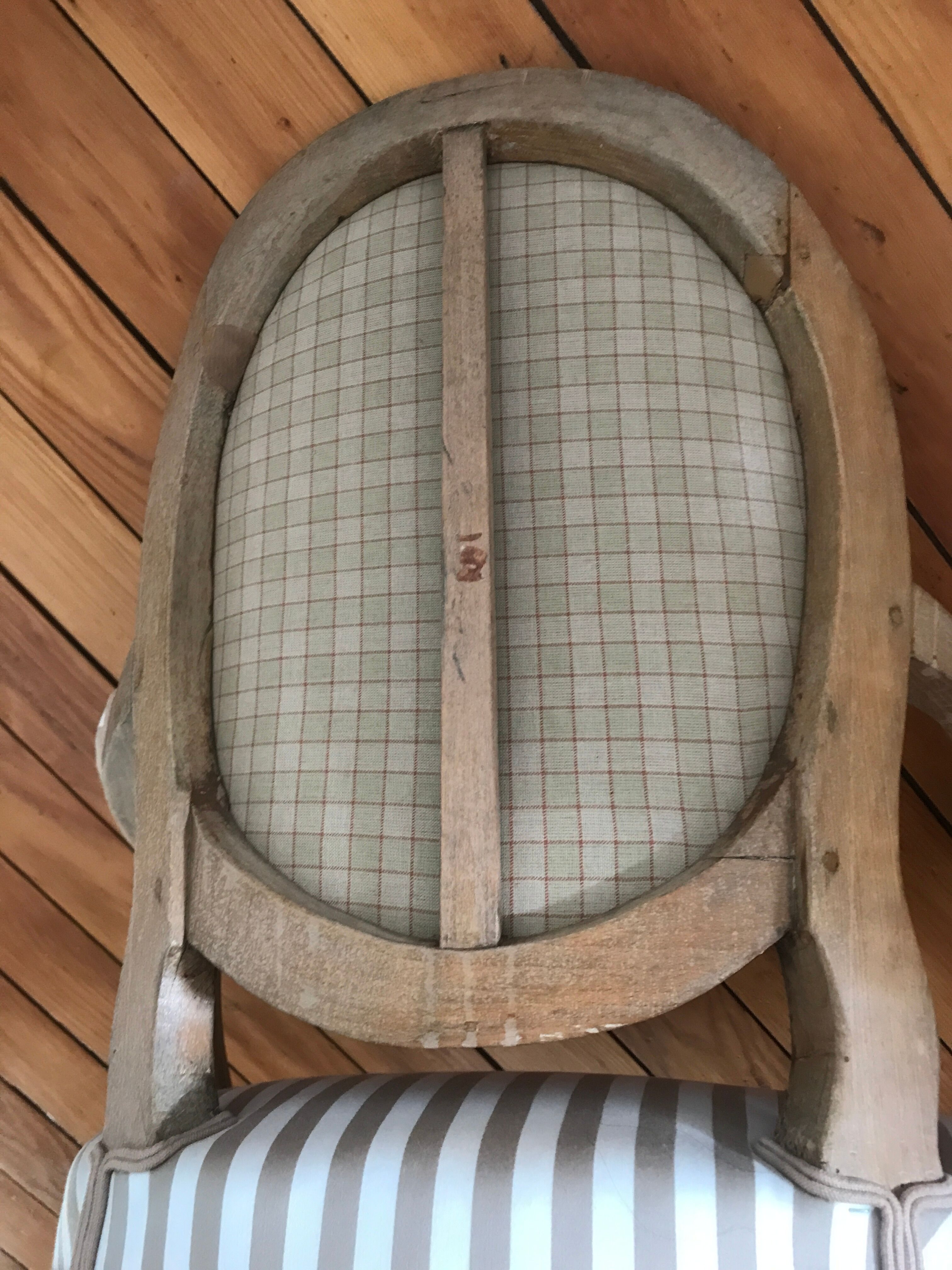 Paire de fauteuils à médaillon époque Louis XVI