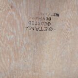 Wegner GE-163A et repose-pieds.