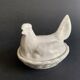 Mini terrine poule en porcelaine blanche ancienne