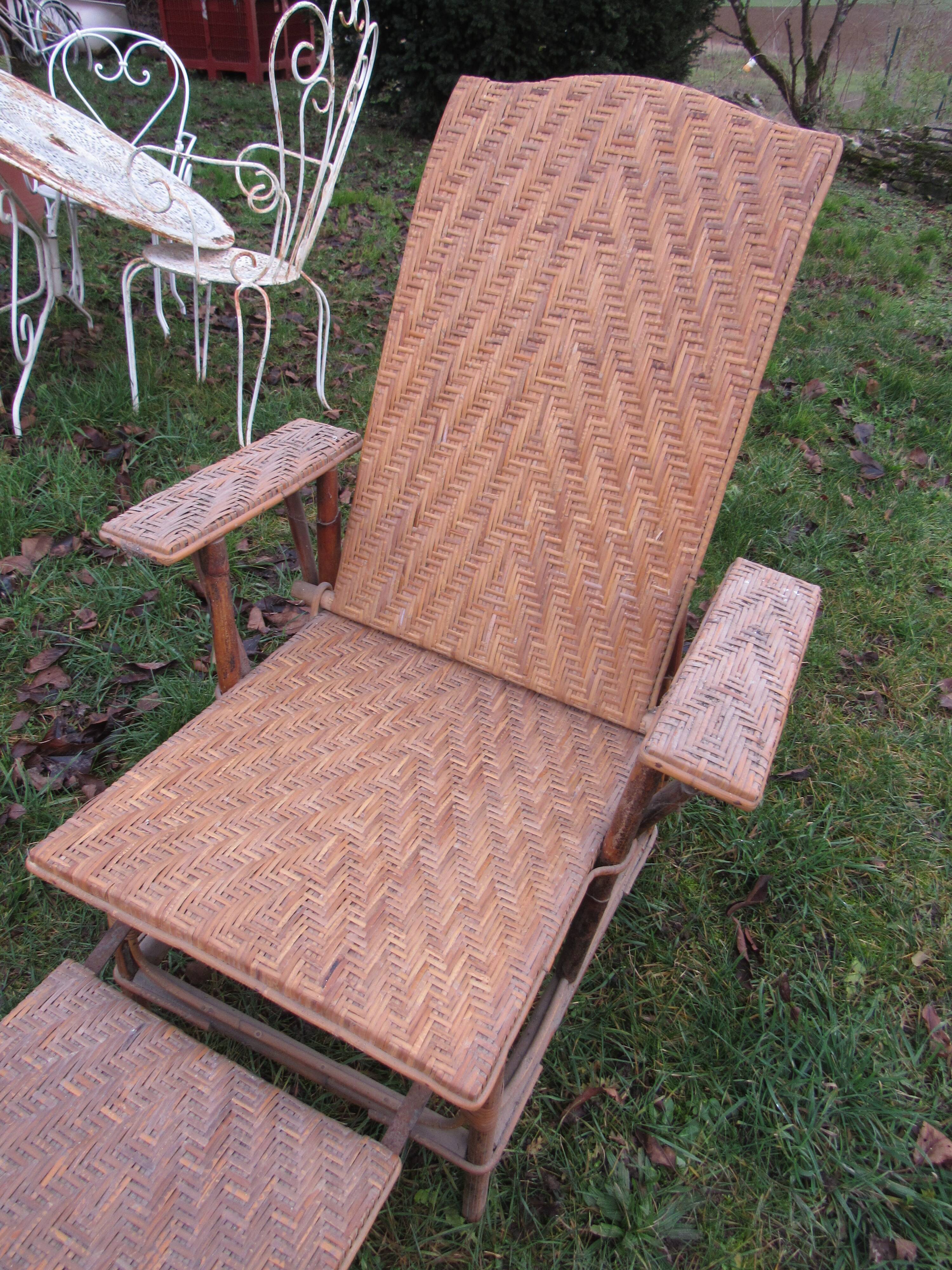 Rattan lounger