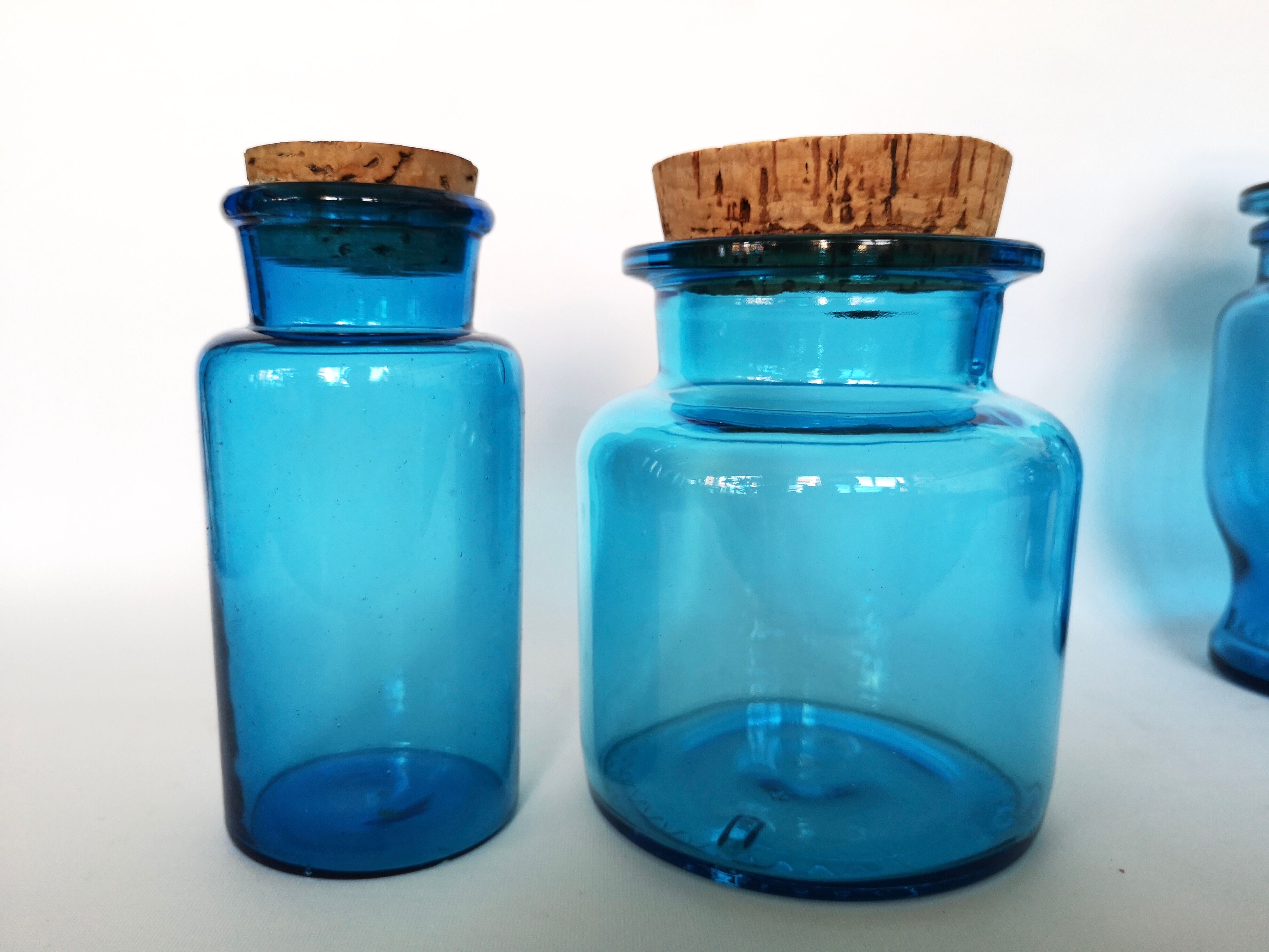 Ensemble de 6 bocaux en verre bleu