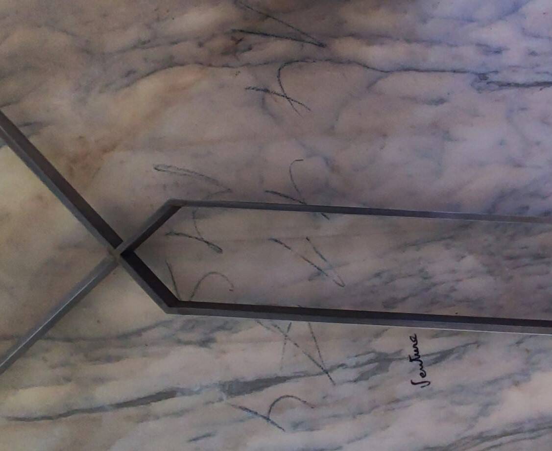 Very beautiful marble table with aluminum legs signed Venture