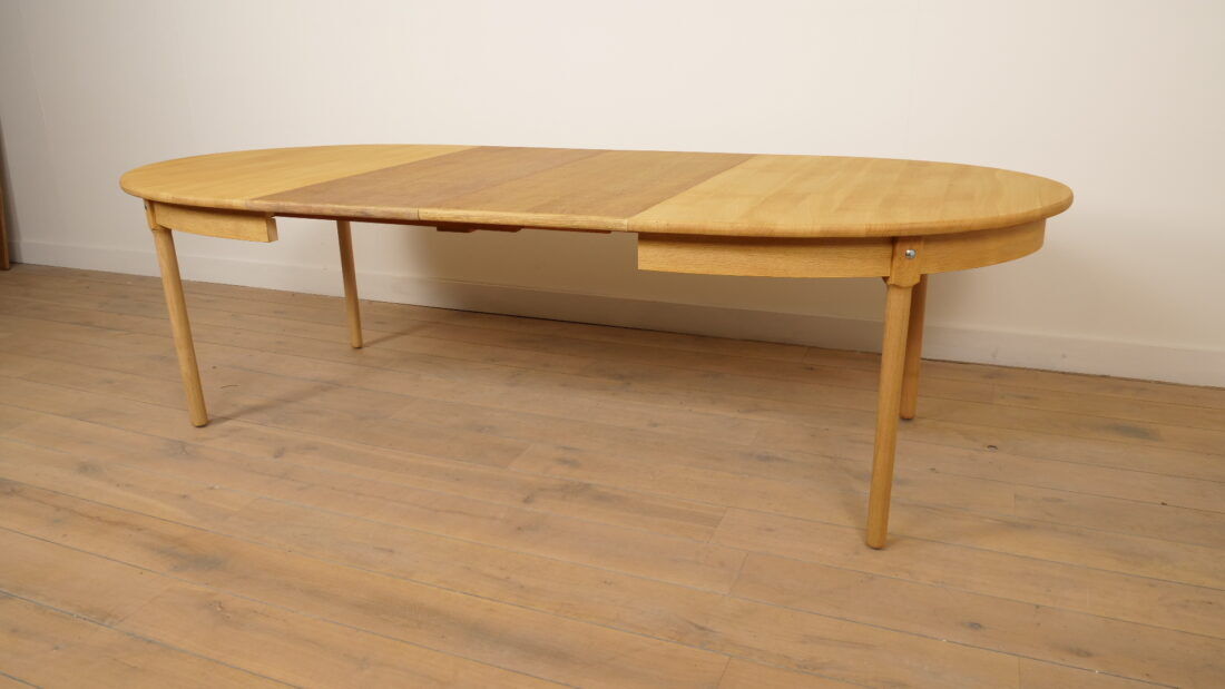 Vintage Oval Dining Table | Oak | Extendable | 3 Extension Leaves