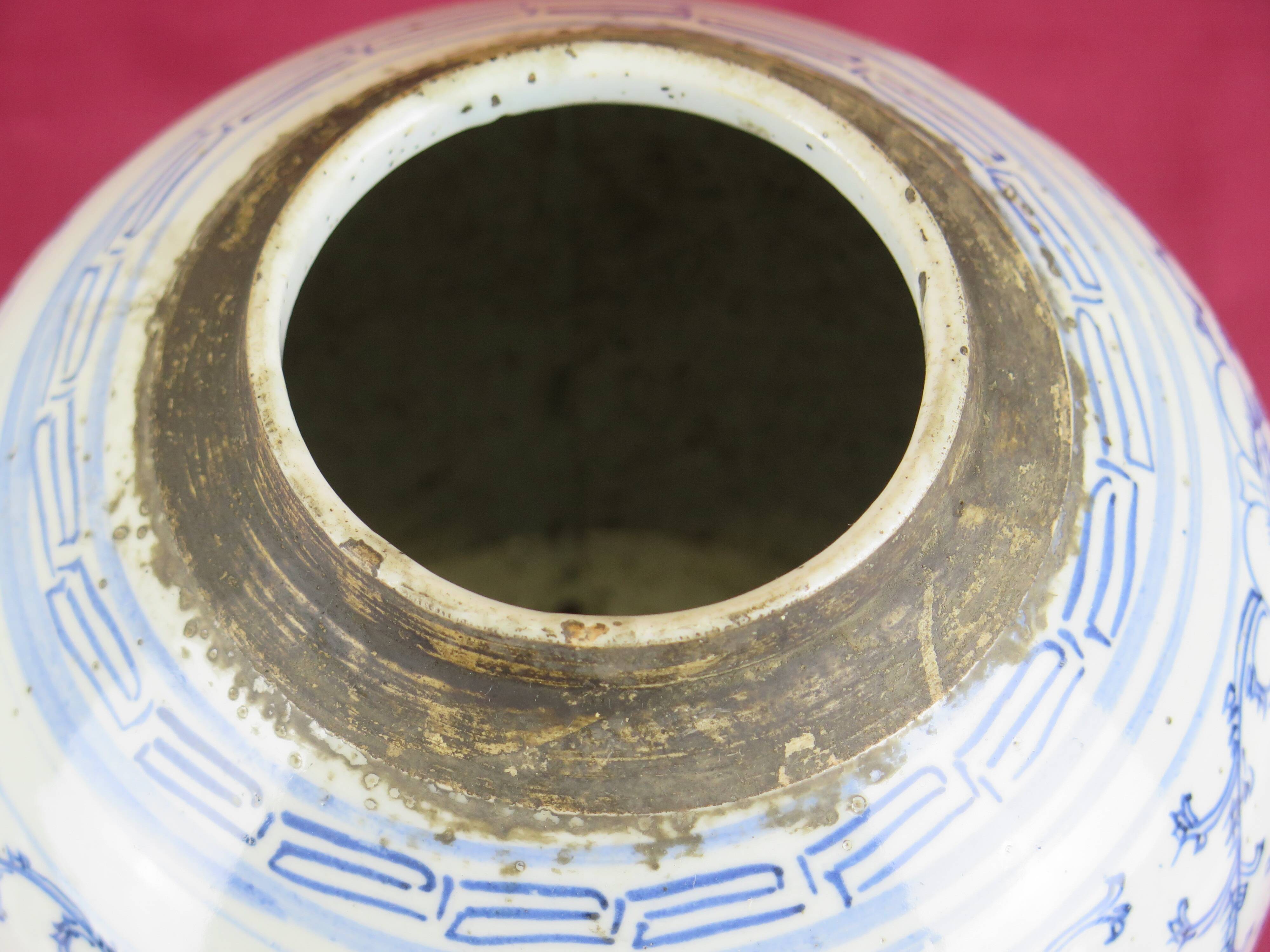 Vintage ceramic vase from China hand painted white blue wooden lid CM2