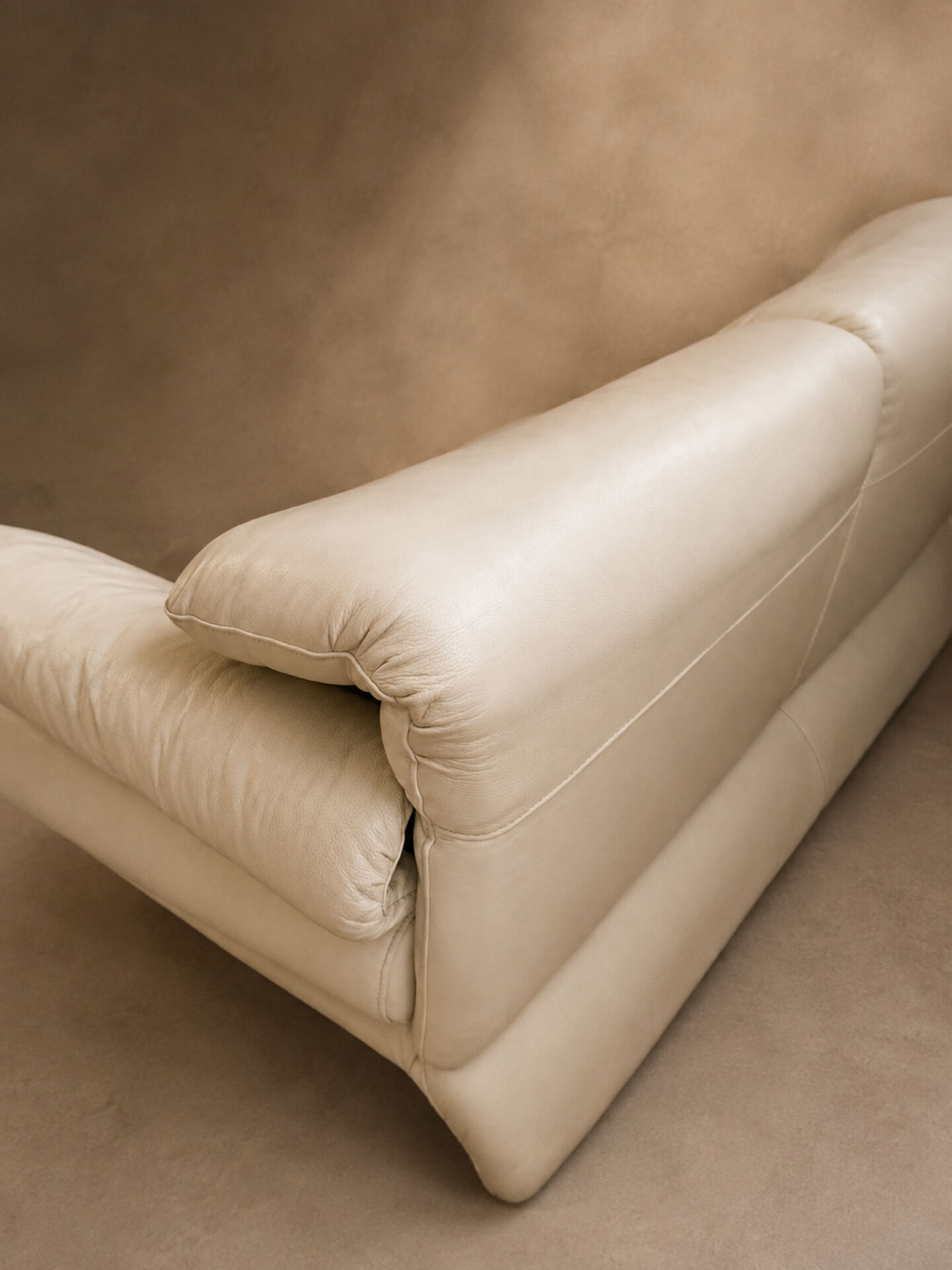 Italian leather buffalo sofa set in ecru – Poltromec Circa 1980