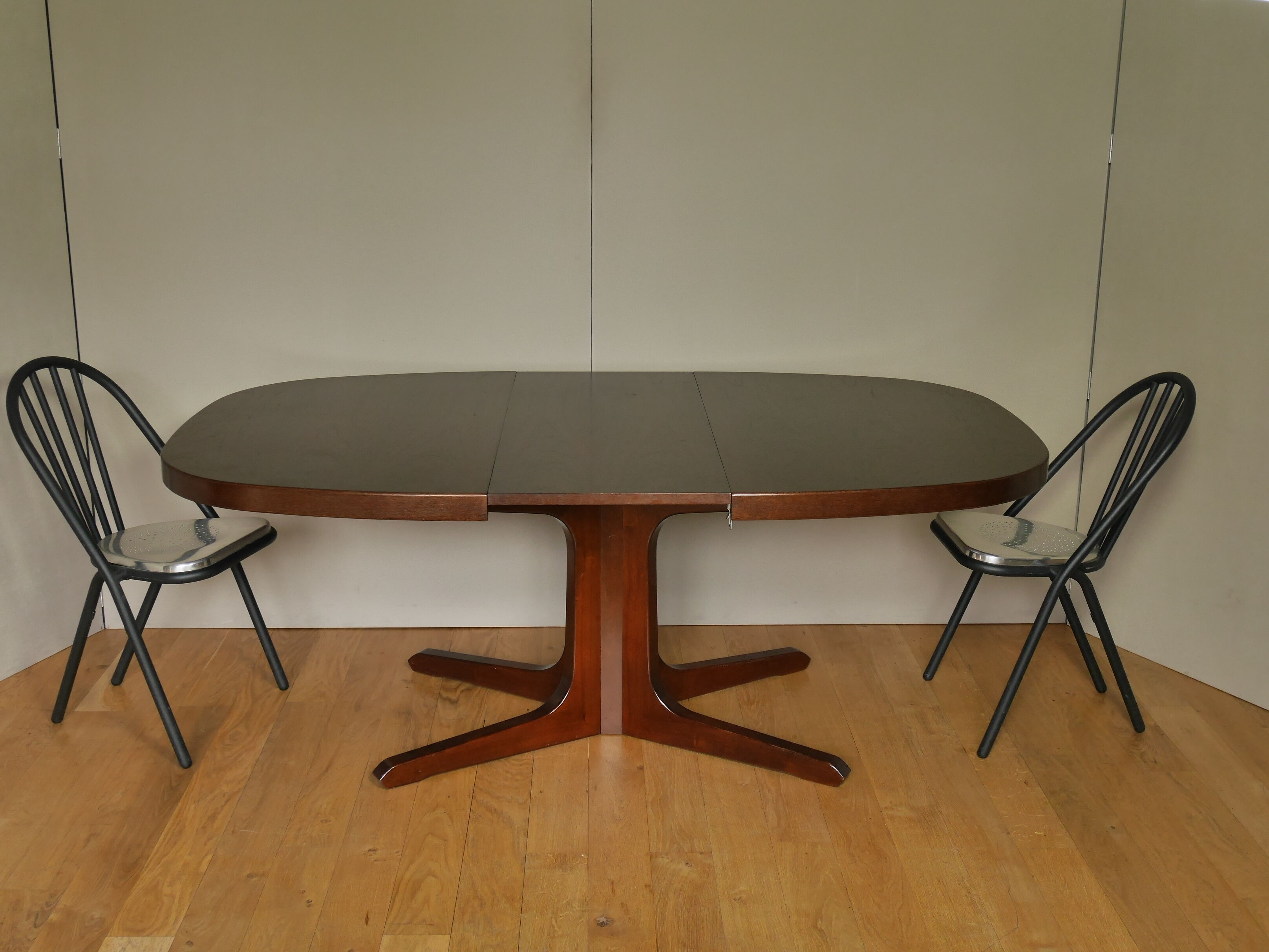 Oval table Baumann with 2 extensions