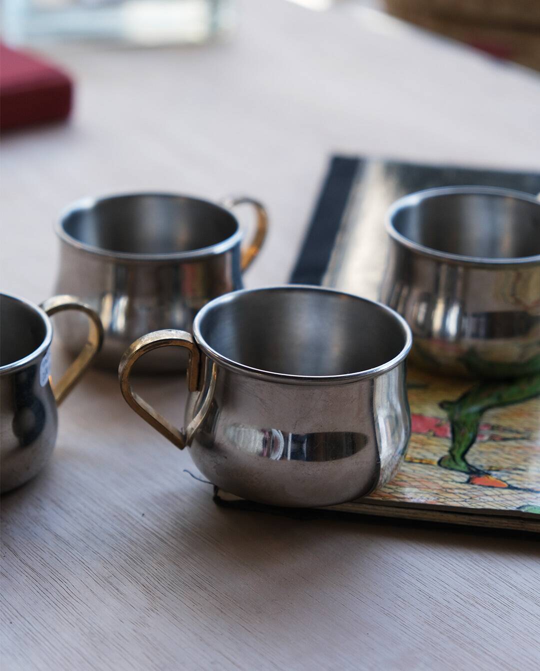 Stainless steel mugs x4, golden handle, vintage Italian craftsmanship.