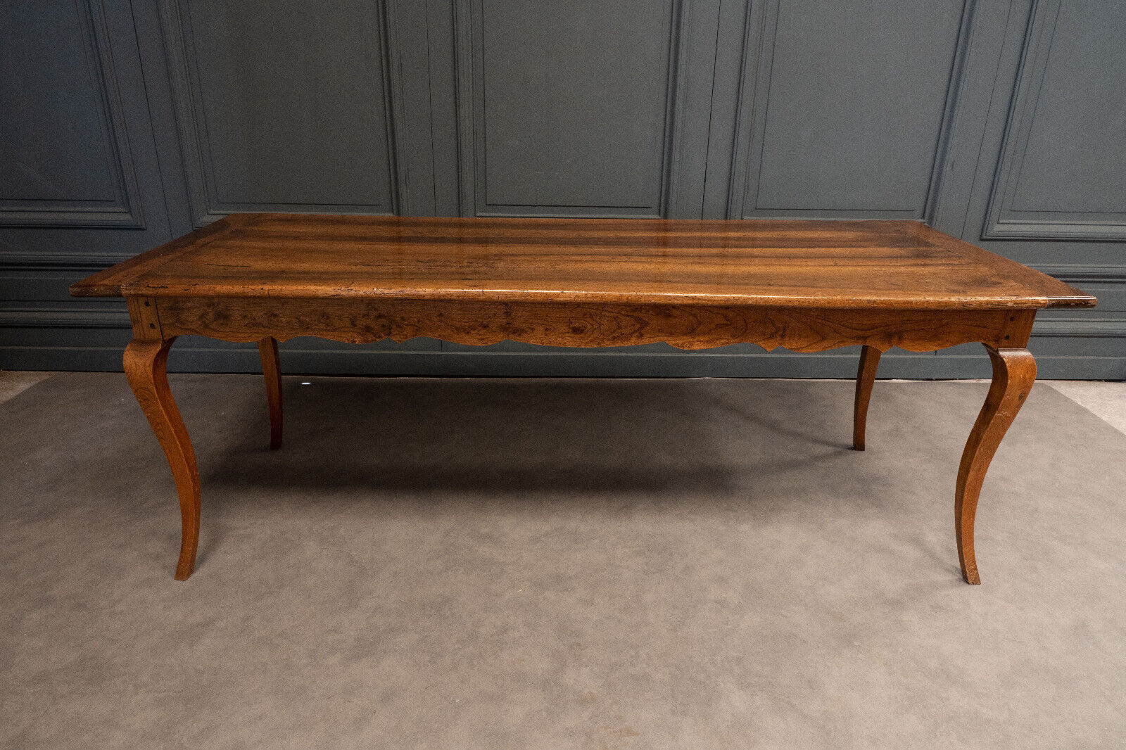Farmhouse table walnut legs deer early nineteenth 1 drawer 208 cm