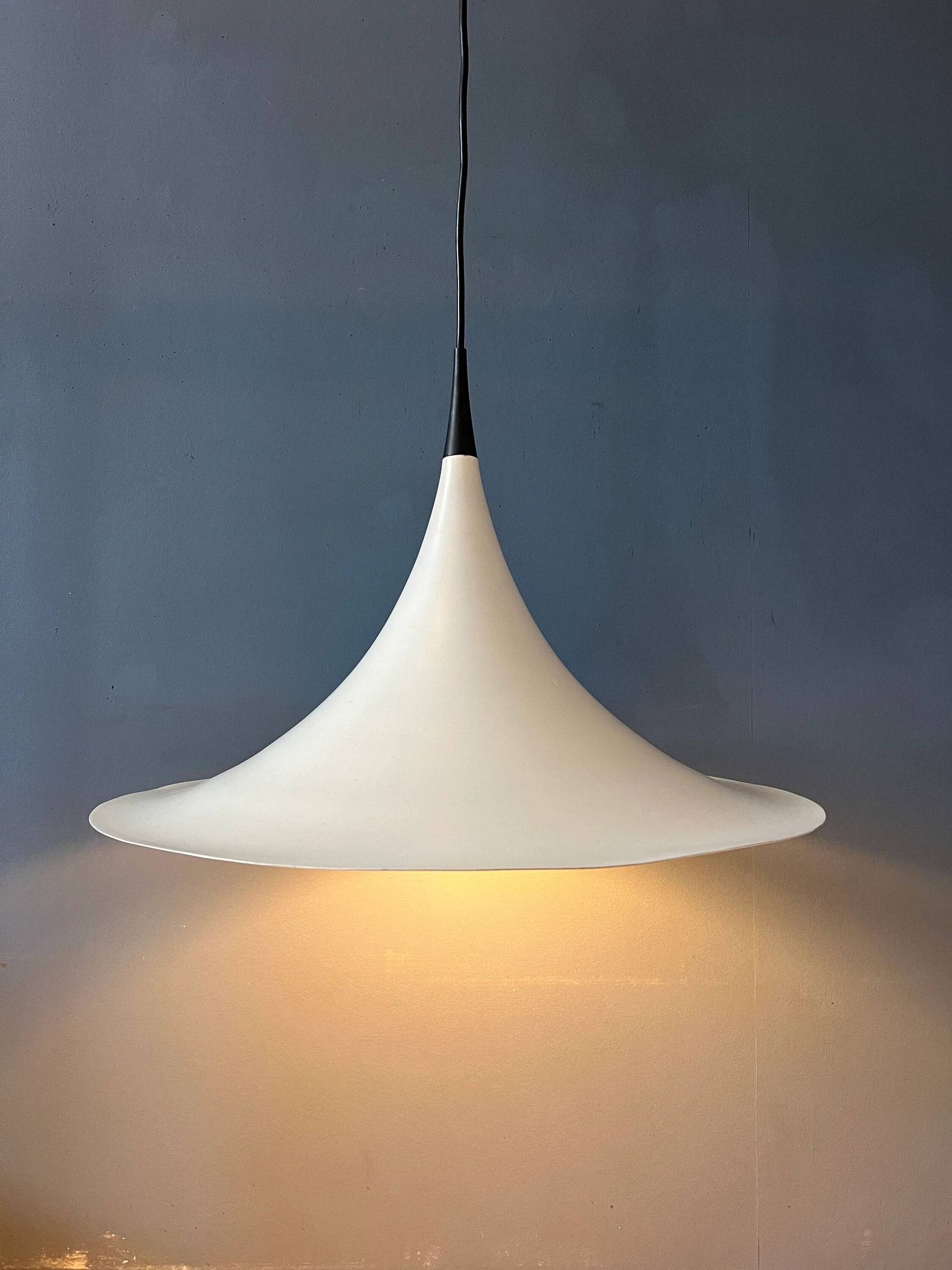Suspension "witch's hat" white Danish Space Age Mid-Century