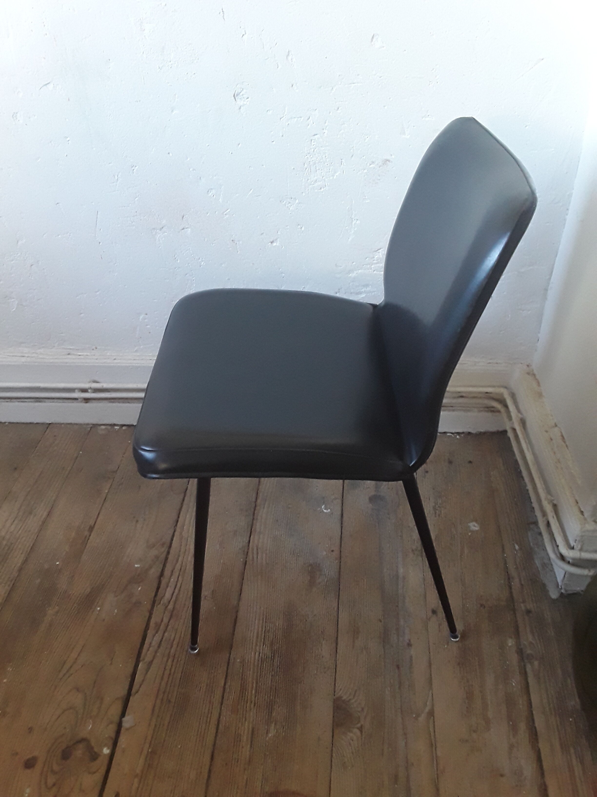 Vintage skai chair