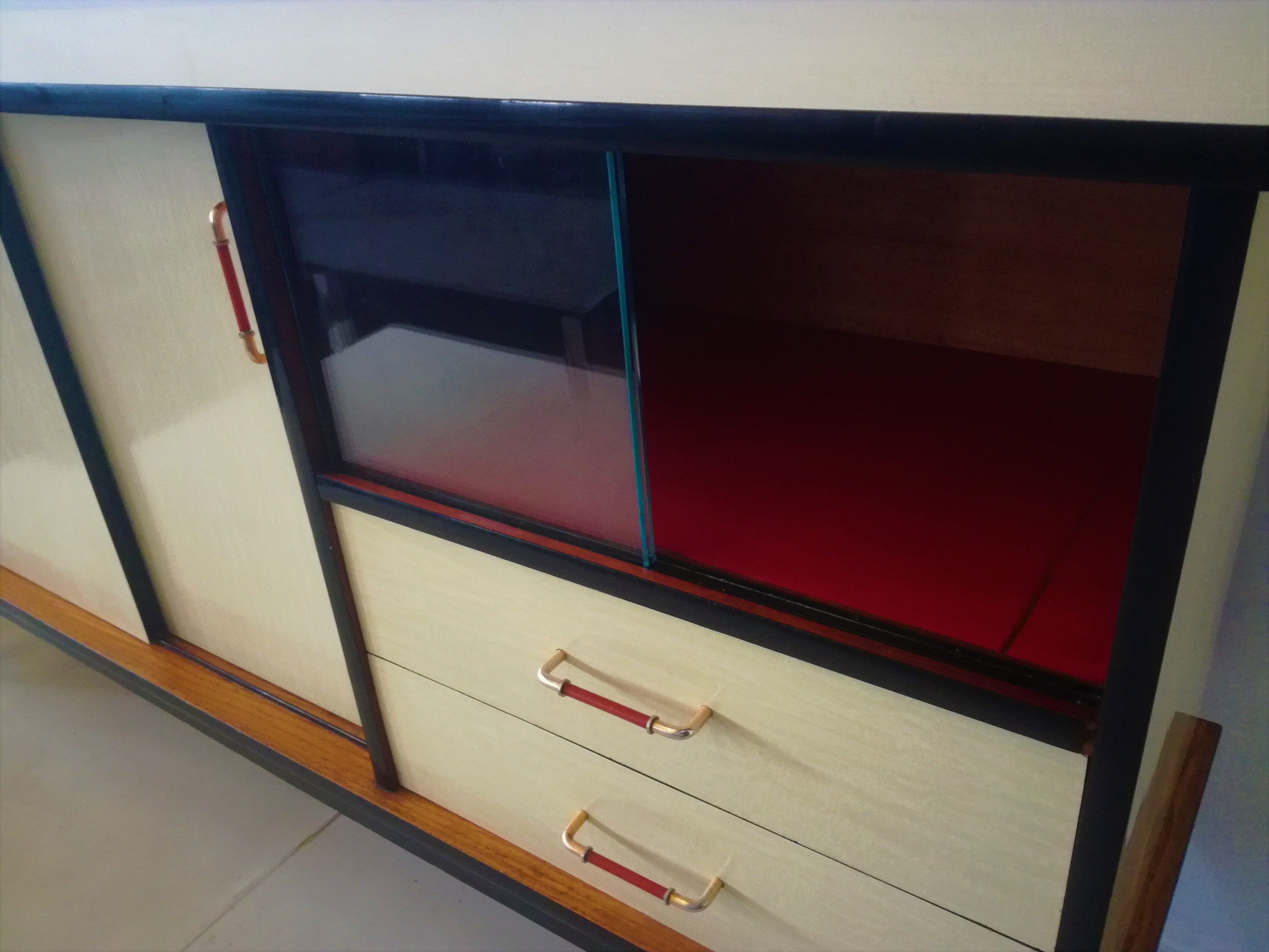 Row formica feet compass of the 1960s