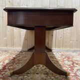 English-style flat desk in mahogany.