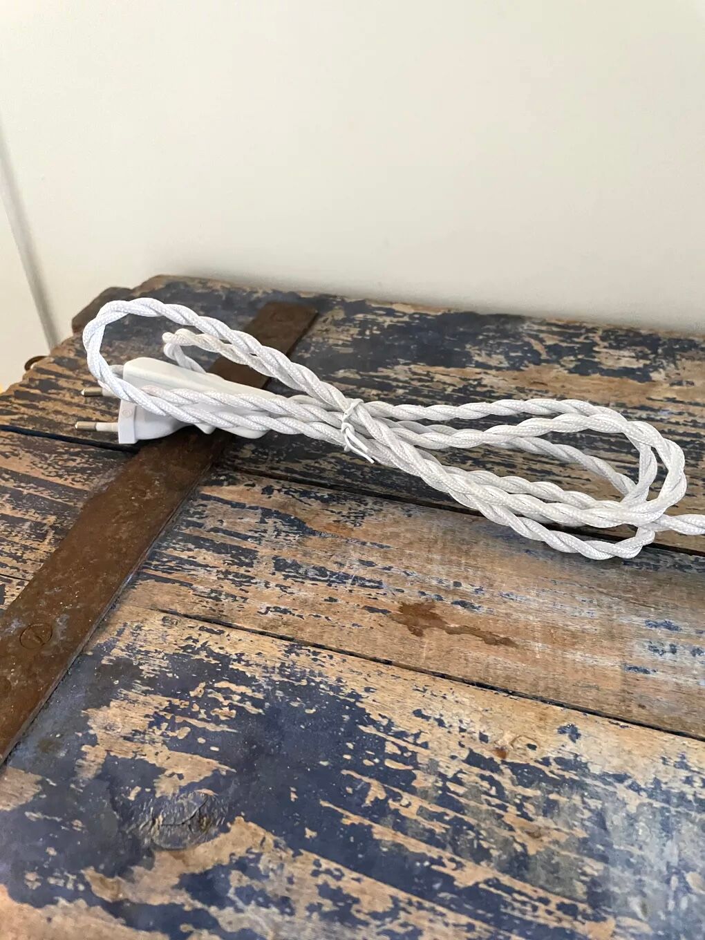 Vintage portable lamp in electrified chiseled glass to nine