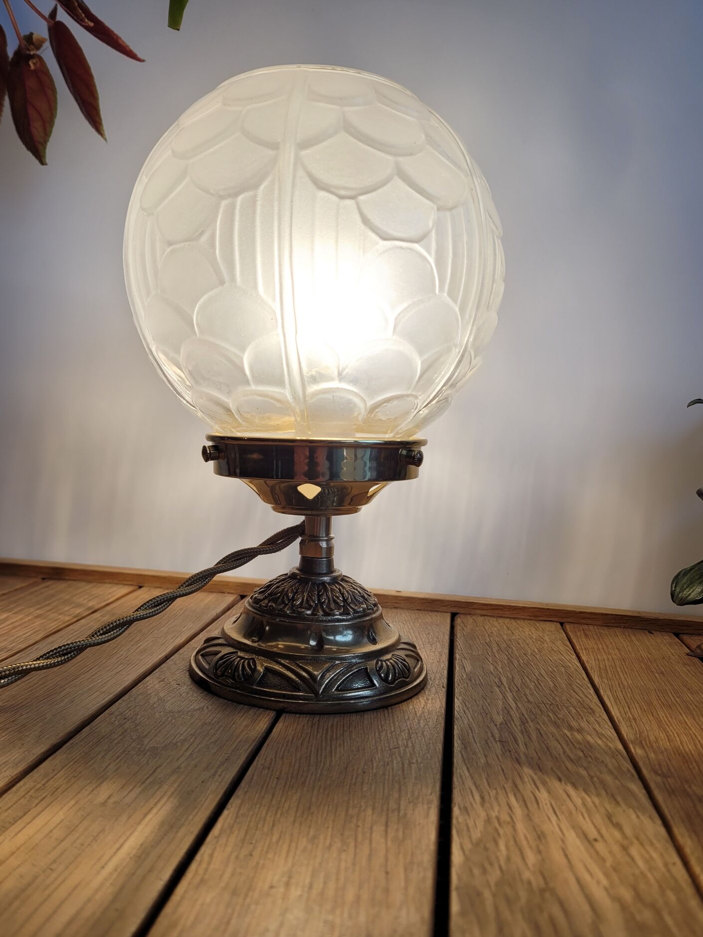 Vintage globe lamp in glass and brass
