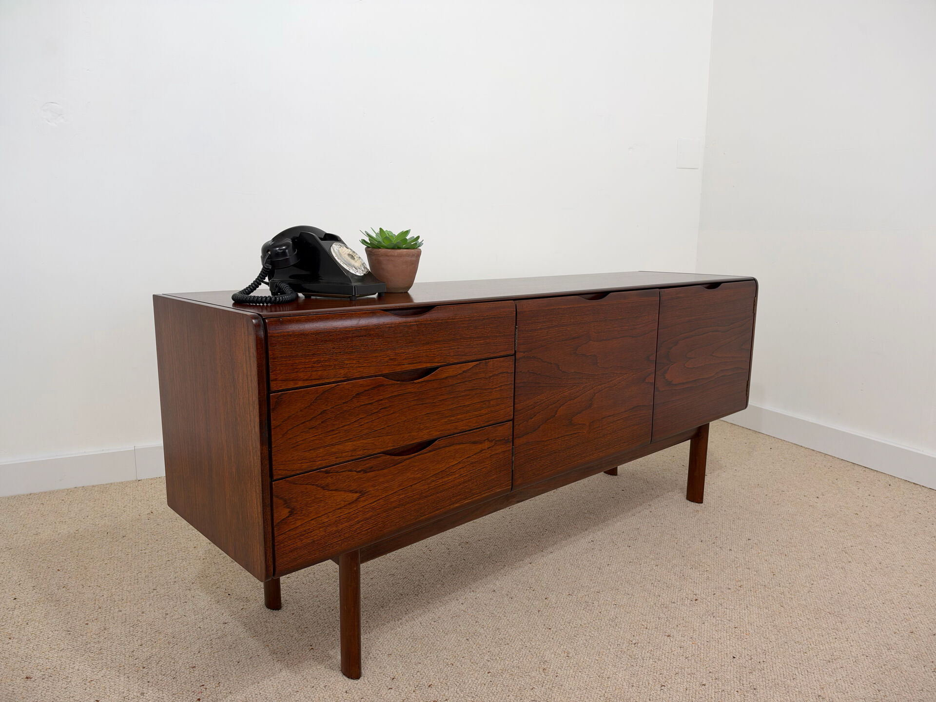 Enfilade in rosewood by White & Newton – 1960s
