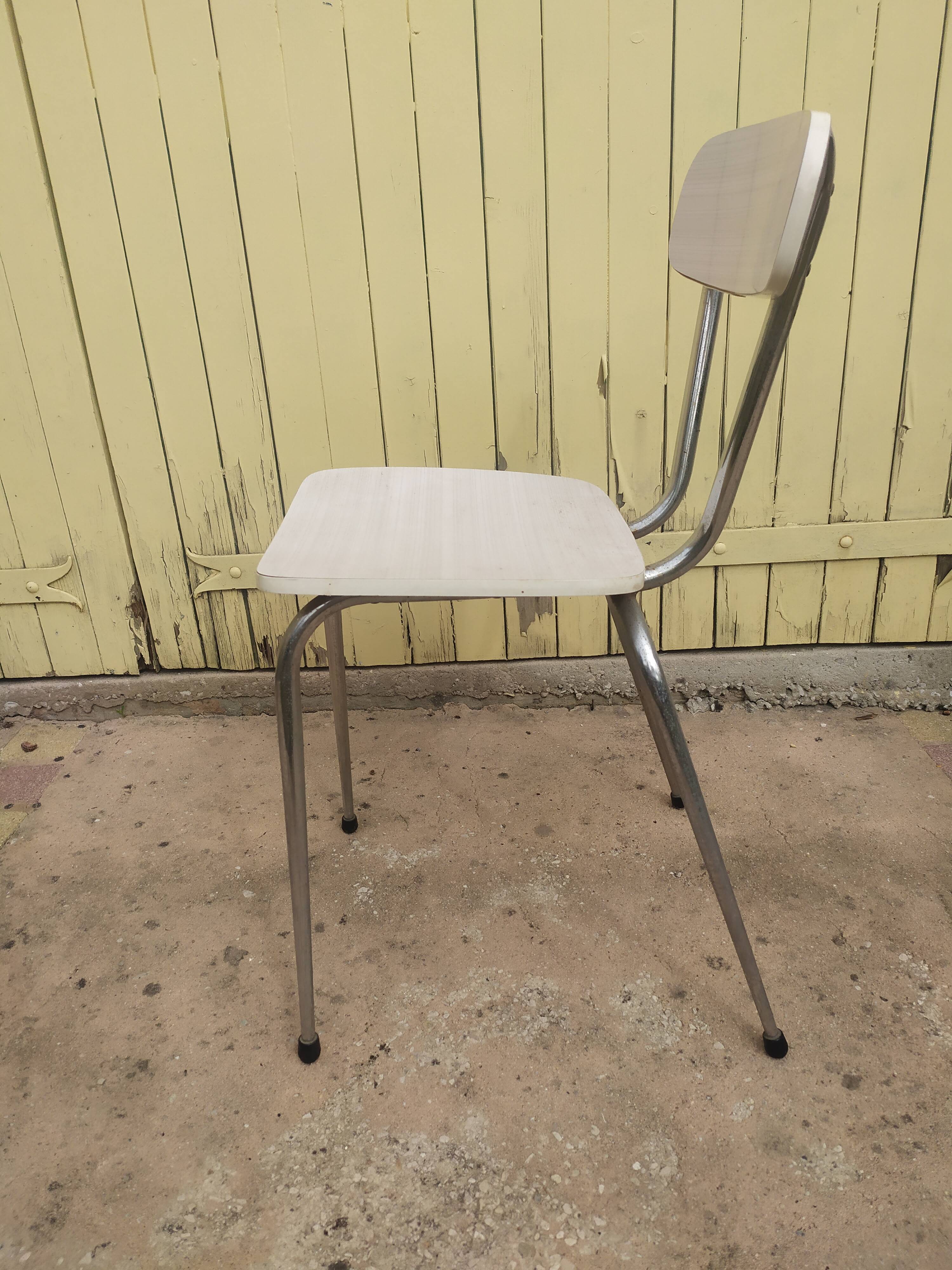 6 chaises en formica