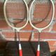 Paire de raquettes de badminton anciennes en plastique et métal, 1970