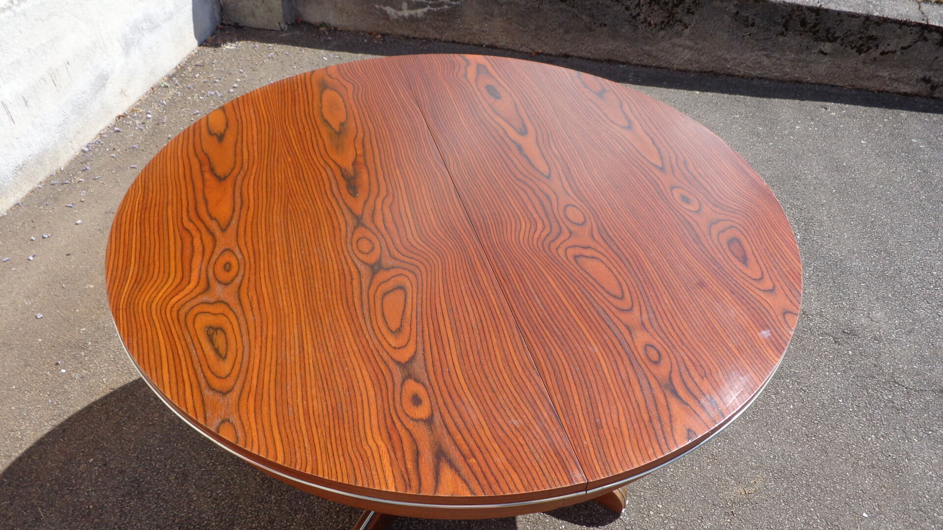 Table ronde ovale a pied central