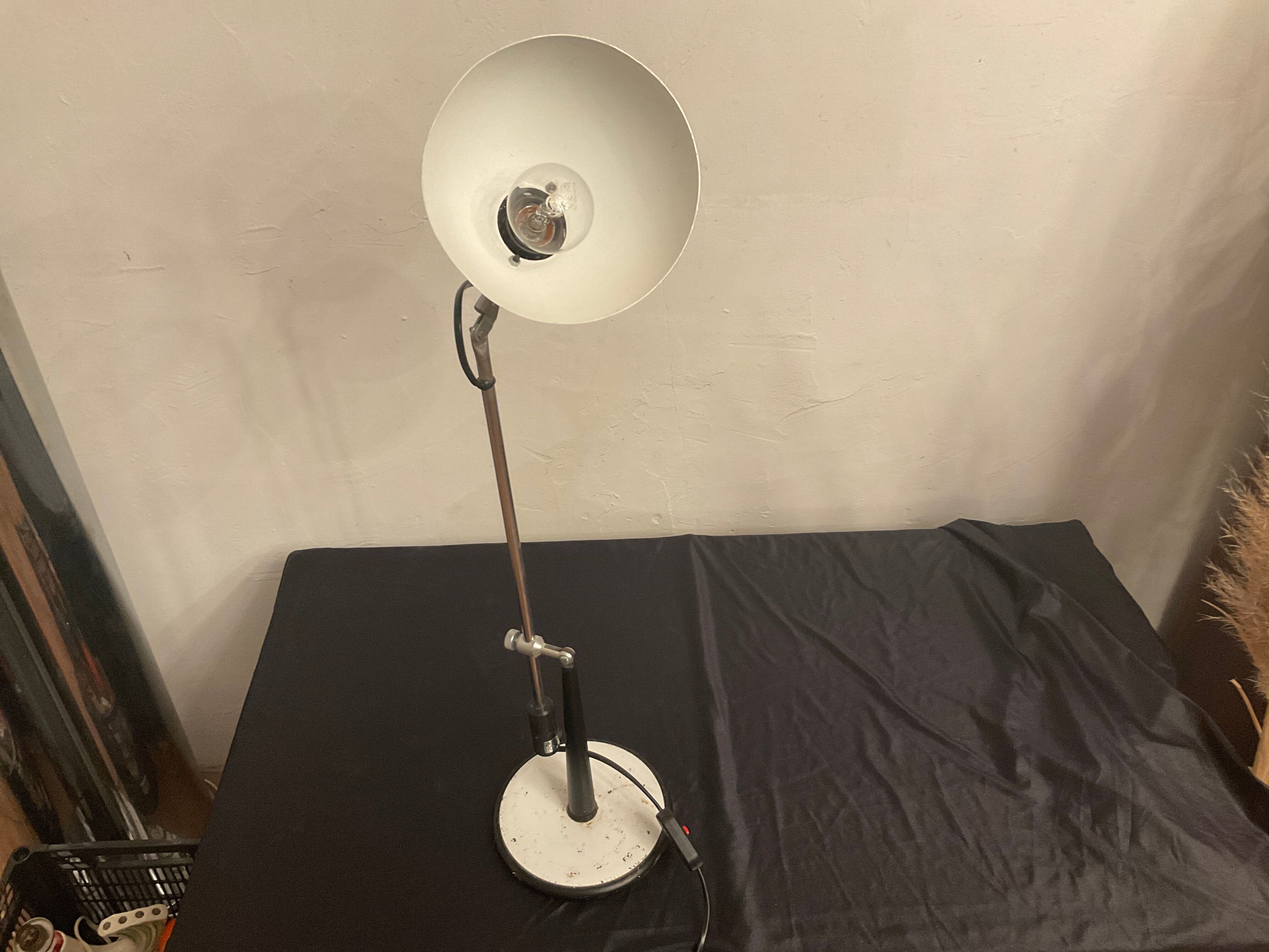 Aluminor design rocking desk lamp