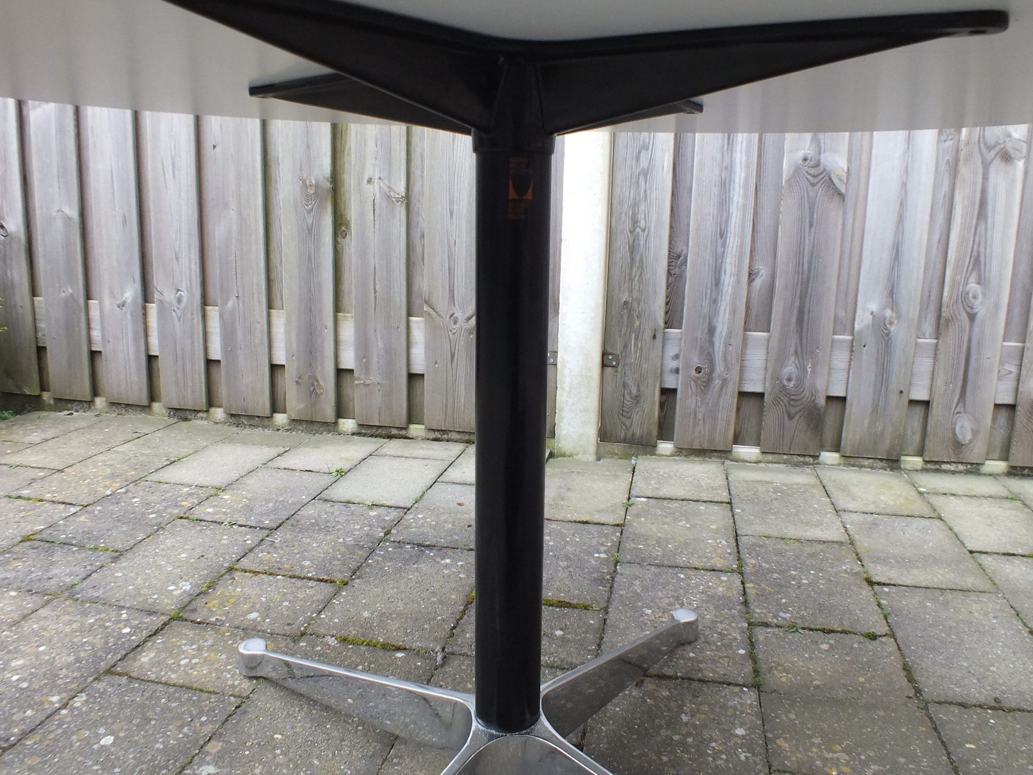 Table ronde par George Nelson pour Herman Miller USA années 1970